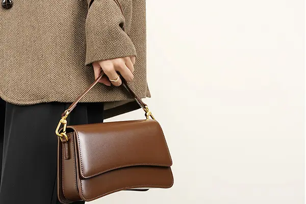 Matching Tips for Women's Leather Shoulder Bags： Elevate Your Style With Versatility