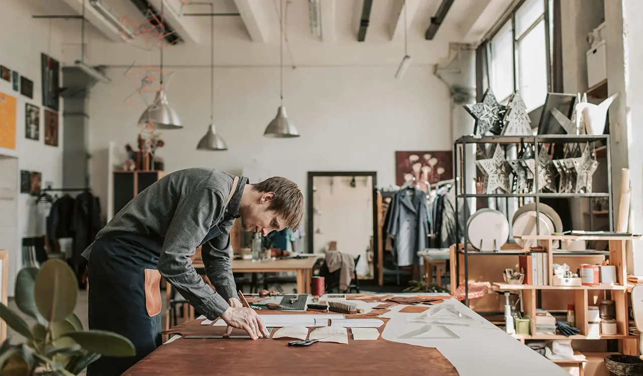 leather bag maker.jpg